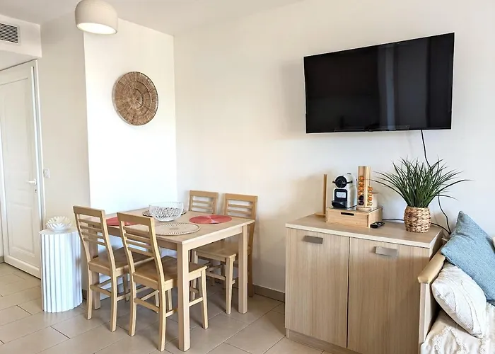 公寓 At Marina 萨里索伦札拉