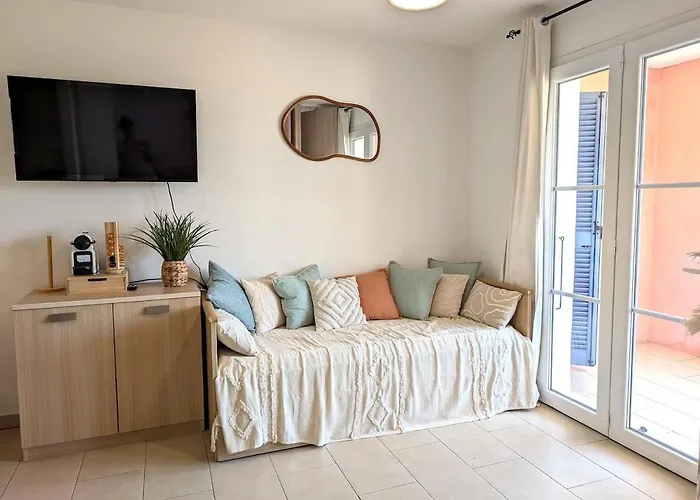 公寓 At Marina 萨里索伦札拉