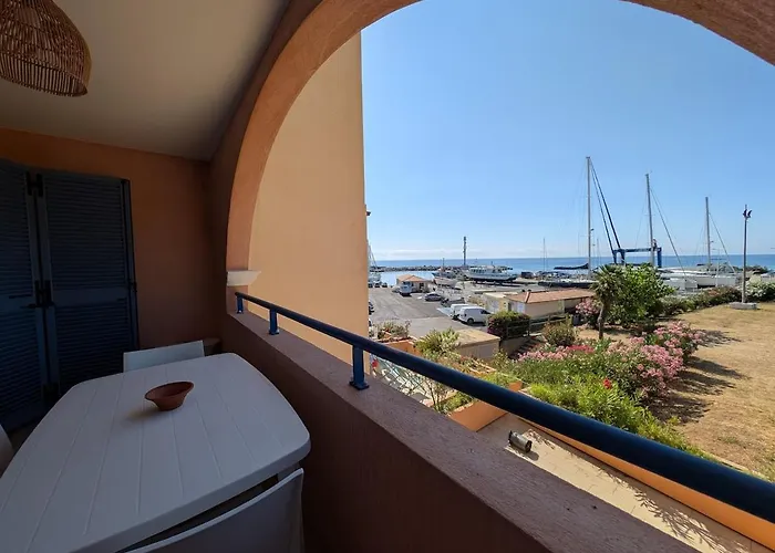 At Marina 公寓 萨里索伦札拉